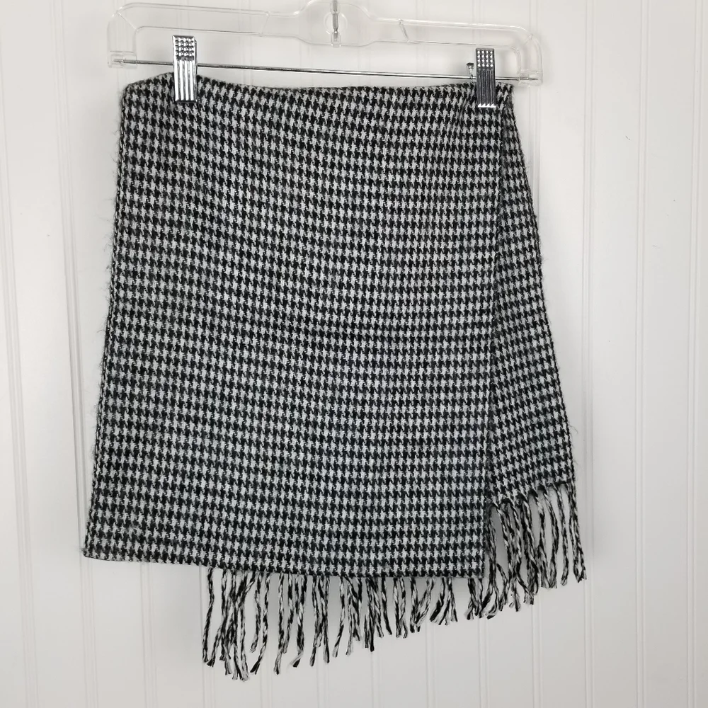 Cabela's Scarf Houndstooth Black White Twisted Fringe Soft Feel 12x60